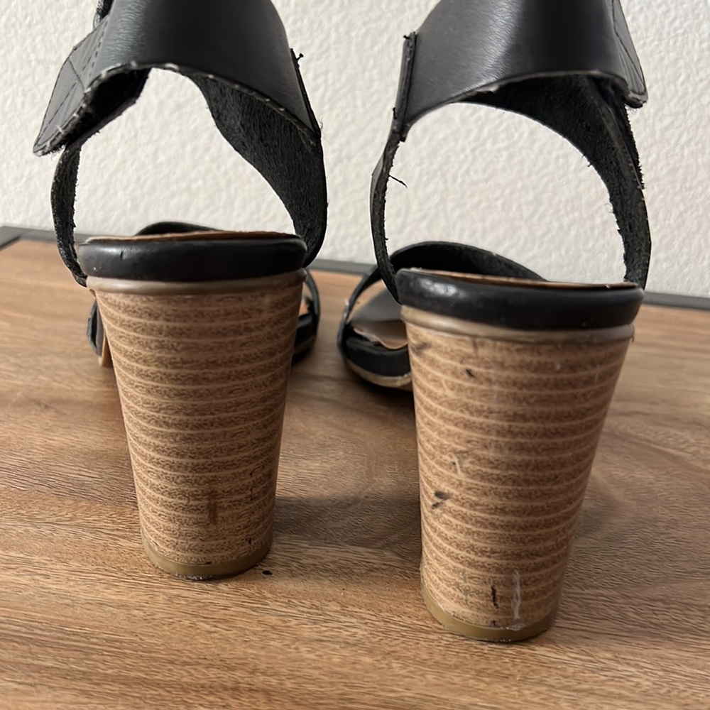 Heels - Picture 4 of 4